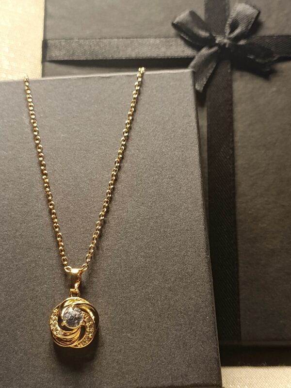 Gold Flower Pendant Necklace - Image 4