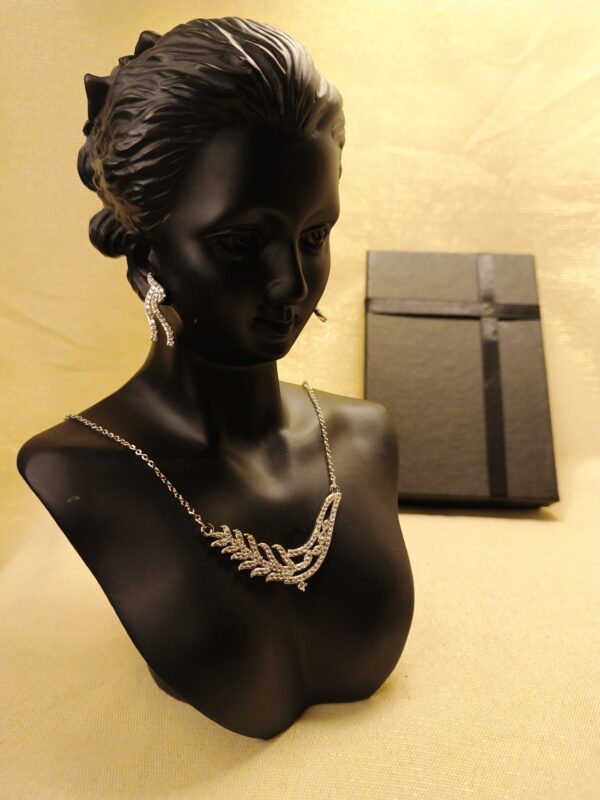 Diamond Leaf Luxe Jewelry Set - Image 8