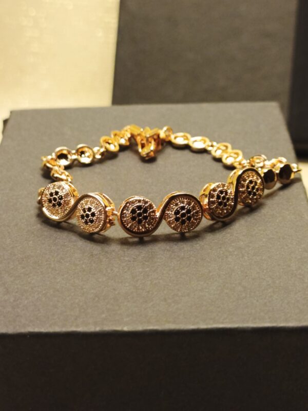 Golden Majesty Round Jewelry Set - Image 6