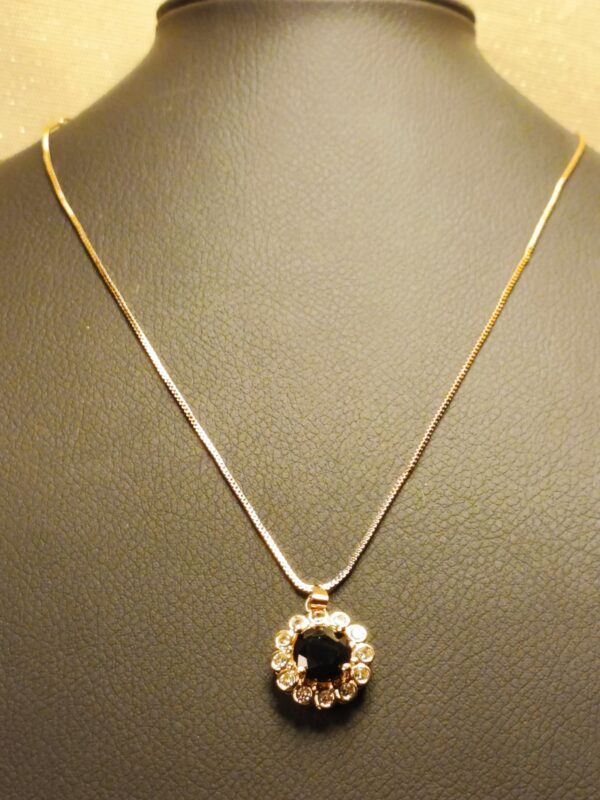 Golden Majesty Round Jewelry Set - Image 4