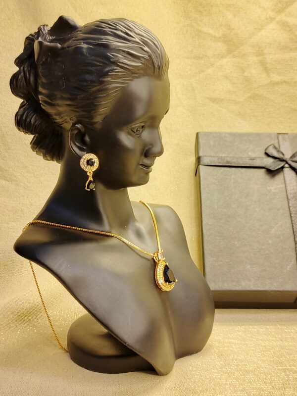 Teardrop Pendant & Earrings Set – Black