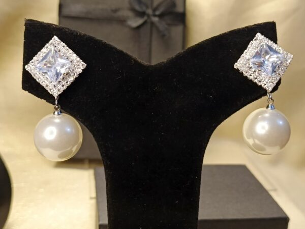 Luxury Square & Pearl Double-Sided Earrings - Image 8
