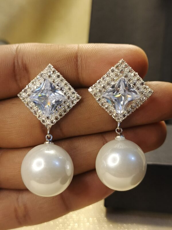Luxury Square & Pearl Double-Sided Earrings - Image 9