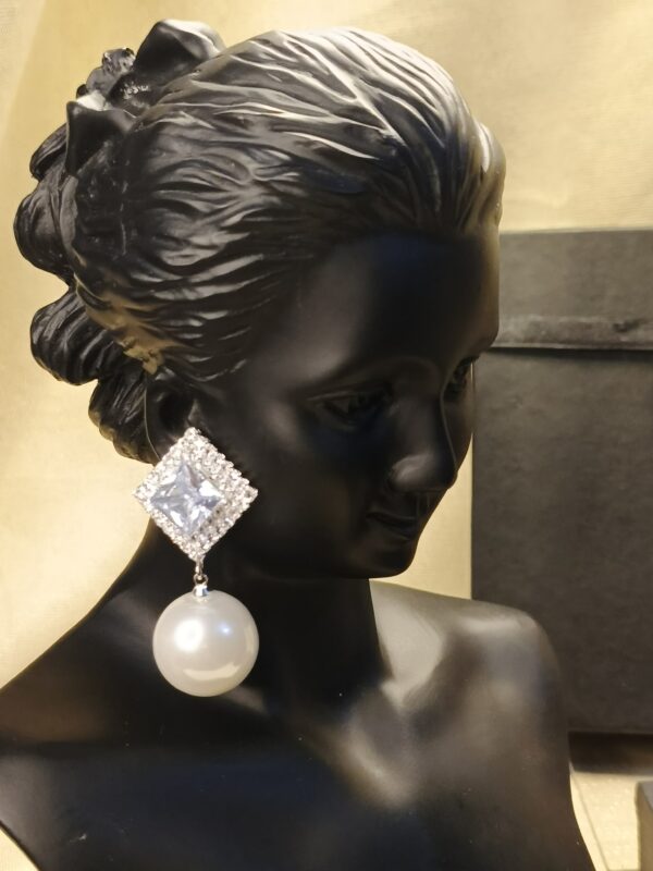 Luxury Square & Pearl Double-Sided Earrings - Image 10
