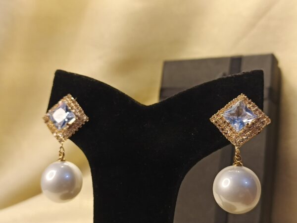 Luxury Square & Pearl Double-Sided Earrings - Image 11