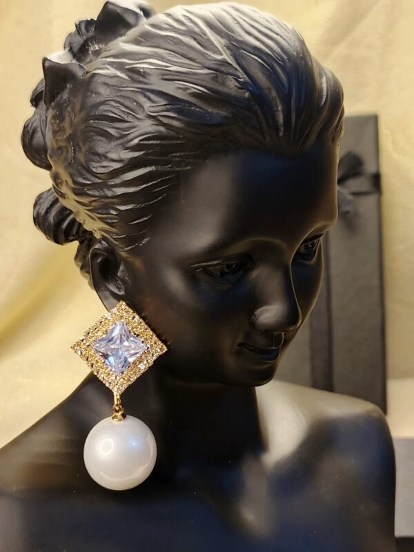 Luxury Square & Pearl Double-Sided Earrings - Image 7