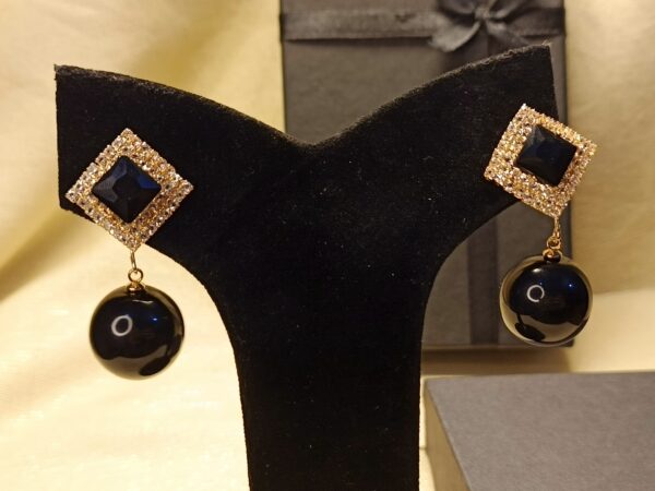 Luxury Square & Pearl Double-Sided Earrings - Image 4