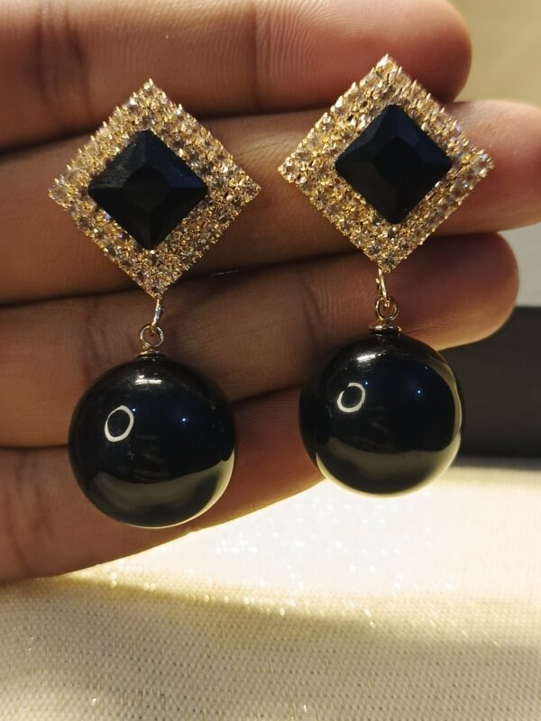 Luxury Square & Pearl Double-Sided Earrings - Image 3