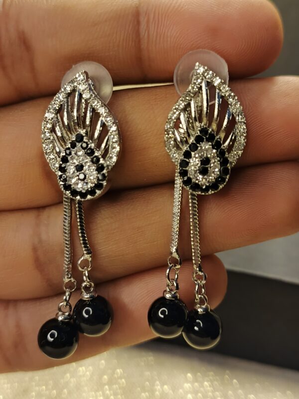 Elegant Dual-Tone Leaf & Pearl Dangle Earrings - Image 3