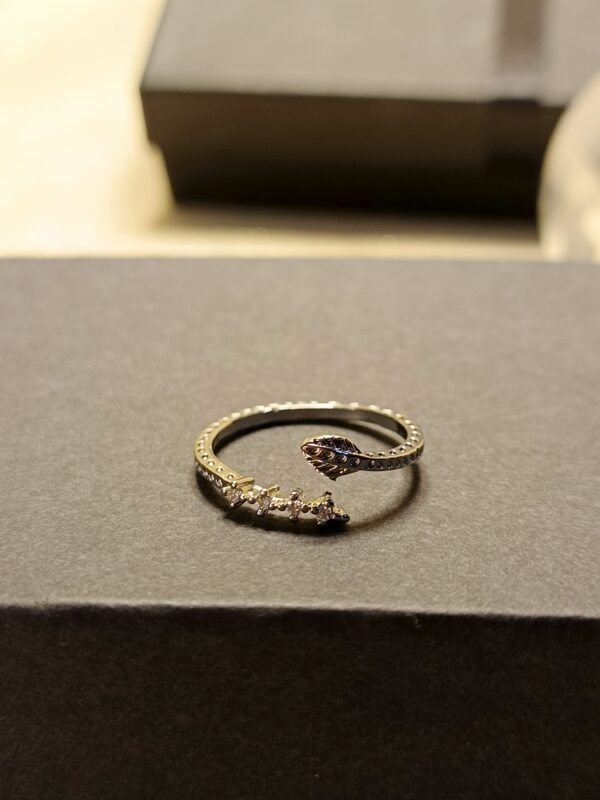 Elegant Serpent Sparkle Ring
